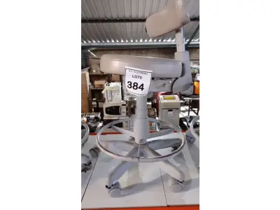 LOTE 384 - 01 CADEIRA MOCHO GIRATÓRIA. (NO ESTADO) ATENÇÃO! FAZER A VISITAÇÃO ANTES DE ARREMATAR, NÃO SABEMOS SE FUNCIONA, LEILÃO NÃO TEM GARANTIA E NEM DEVOLUÇÃO, SUJEITO A POSSÍVEIS AVARIAS VISÍVEIS/OCULTAS E/OU AUSÊNCIA DE COMPONENTES.