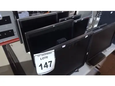 LOTE 147 - 09 MONITORES DE MARCAS E MODELOS DIVERSOS. (NO ESTADO) ATENÇÃO! FAZER A VISITAÇÃO ANTES DE ARREMATAR, NÃO SABEMOS SE FUNCIONA, LEILÃO NÃO TEM GARANTIA E NEM DEVOLUÇÃO, SUJEITO A POSSÍVEIS AVARIAS VISÍVEIS/OCULTAS E/OU AUSÊNCIA DE COMPONENTES.