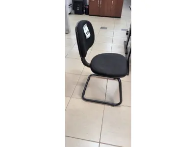 LOTE 146 - 01 CADEIRA PARA ESCRITÓRIO FIXA. (NO ESTADO) ATENÇÃO! FAZER A VISITAÇÃO ANTES DE ARREMATAR, NÃO SABEMOS SE FUNCIONA, LEILÃO NÃO TEM GARANTIA E NEM DEVOLUÇÃO, SUJEITO A POSSÍVEIS AVARIAS VISÍVEIS/OCULTAS E/OU AUSÊNCIA DE COMPONENTES.