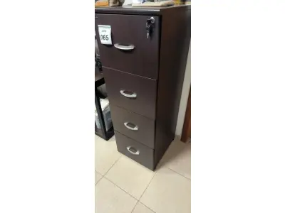 LOTE 065 - 01 ARQUIVO EM MADEIRA COM 04 GAVETAS. (NO ESTADO) ATENÇÃO! FAZER A VISITAÇÃO ANTES DE ARREMATAR, NÃO SABEMOS SE FUNCIONA, LEILÃO NÃO TEM GARANTIA E NEM DEVOLUÇÃO, SUJEITO A POSSÍVEIS AVARIAS VISÍVEIS/OCULTAS E/OU AUSÊNCIA DE COMPONENTES.