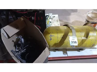 LOTE 338 - 01 CILINDRO DE GÁS VEICULAR COM ACESSÓRIOS DE INSTALAÇÃO. (NO ESTADO) ATENÇÃO! FAZER A VISITAÇÃO ANTES DE ARREMATAR, NÃO SABEMOS SE FUNCIONA, LEILÃO NÃO TEM GARANTIA E NEM DEVOLUÇÃO, SUJEITO A POSSÍVEIS AVARIAS VISÍVEIS/OCULTAS E/OU AUSÊNCIA DE COMPONENTES.