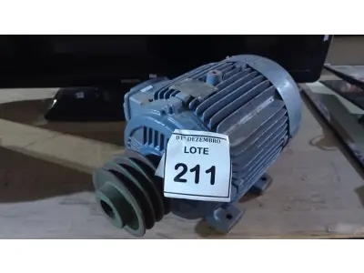 LOTE 211 - 01 MOTOR ELÉTRICO INDUSTRIAL. (NO ESTADO) ATENÇÃO! FAZER A VISITAÇÃO ANTES DE ARREMATAR, NÃO SABEMOS SE FUNCIONA, LEILÃO NÃO TEM GARANTIA E NEM DEVOLUÇÃO, SUJEITO A POSSÍVEIS AVARIAS VISÍVEIS/OCULTAS E/OU AUSÊNCIA DE COMPONENTES.