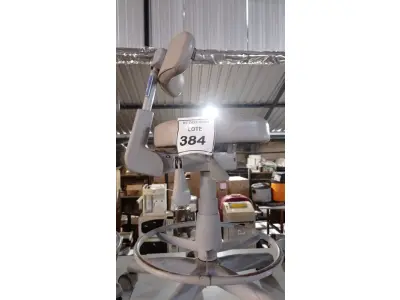 LOTE 384 - 01 CADEIRA MOCHO GIRATÓRIA. (NO ESTADO) ATENÇÃO! FAZER A VISITAÇÃO ANTES DE ARREMATAR, NÃO SABEMOS SE FUNCIONA, LEILÃO NÃO TEM GARANTIA E NEM DEVOLUÇÃO, SUJEITO A POSSÍVEIS AVARIAS VISÍVEIS/OCULTAS E/OU AUSÊNCIA DE COMPONENTES.