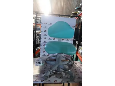 LOTE 376 - 01 CADEIRA MOCHO GIRATÓRIA. (NO ESTADO) ATENÇÃO! FAZER A VISITAÇÃO ANTES DE ARREMATAR, NÃO SABEMOS SE FUNCIONA, LEILÃO NÃO TEM GARANTIA E NEM DEVOLUÇÃO, SUJEITO A POSSÍVEIS AVARIAS VISÍVEIS/OCULTAS E/OU AUSÊNCIA DE COMPONENTES.