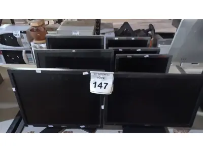 LOTE 147 - 09 MONITORES DE MARCAS E MODELOS DIVERSOS. (NO ESTADO) ATENÇÃO! FAZER A VISITAÇÃO ANTES DE ARREMATAR, NÃO SABEMOS SE FUNCIONA, LEILÃO NÃO TEM GARANTIA E NEM DEVOLUÇÃO, SUJEITO A POSSÍVEIS AVARIAS VISÍVEIS/OCULTAS E/OU AUSÊNCIA DE COMPONENTES.