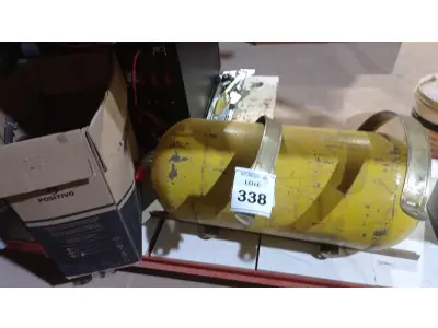 LOTE 338 - 01 CILINDRO DE GÁS VEICULAR COM ACESSÓRIOS DE INSTALAÇÃO. (NO ESTADO) ATENÇÃO! FAZER A VISITAÇÃO ANTES DE ARREMATAR, NÃO SABEMOS SE FUNCIONA, LEILÃO NÃO TEM GARANTIA E NEM DEVOLUÇÃO, SUJEITO A POSSÍVEIS AVARIAS VISÍVEIS/OCULTAS E/OU AUSÊNCIA DE COMPONENTES.