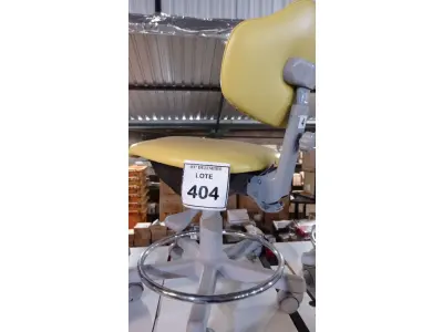 LOTE 404 - 01 CADEIRA MOCHO GIRATÓRIA. (NO ESTADO) ATENÇÃO! FAZER A VISITAÇÃO ANTES DE ARREMATAR, NÃO SABEMOS SE FUNCIONA, LEILÃO NÃO TEM GARANTIA E NEM DEVOLUÇÃO, SUJEITO A POSSÍVEIS AVARIAS VISÍVEIS/OCULTAS E/OU AUSÊNCIA DE COMPONENTES.