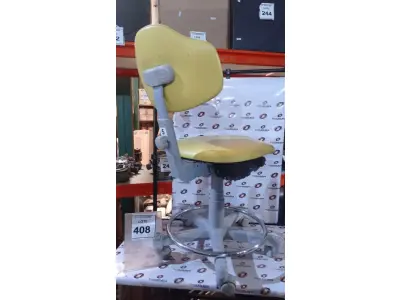LOTE 408 - 01 CADEIRA MOCHO GIRATÓRIA. (NO ESTADO) ATENÇÃO! FAZER A VISITAÇÃO ANTES DE ARREMATAR, NÃO SABEMOS SE FUNCIONA, LEILÃO NÃO TEM GARANTIA E NEM DEVOLUÇÃO, SUJEITO A POSSÍVEIS AVARIAS VISÍVEIS/OCULTAS E/OU AUSÊNCIA DE COMPONENTES.