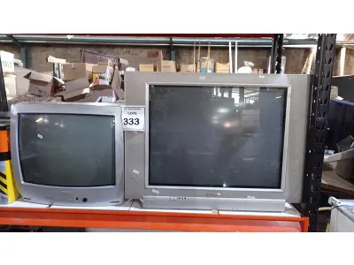 LOTE 333 -  02 TVS DE TUBO MARCA PHILIPS E SEMP. (NO ESTADO) ATENÇÃO! FAZER A VISITAÇÃO ANTES DE ARREMATAR, NÃO SABEMOS SE FUNCIONA, LEILÃO NÃO TEM GARANTIA E NEM DEVOLUÇÃO, SUJEITO A POSSÍVEIS AVARIAS VISÍVEIS/OCULTAS E/OU AUSÊNCIA DE COMPONENTES.