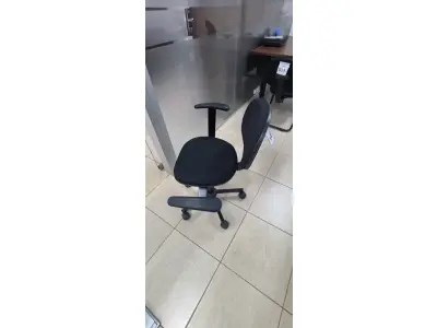 LOTE 144 - 01 CADEIRA GIRATÓRIA PARA ESCRITÓRIO. (NO ESTADO) ATENÇÃO! FAZER A VISITAÇÃO ANTES DE ARREMATAR, NÃO SABEMOS SE FUNCIONA, LEILÃO NÃO TEM GARANTIA E NEM DEVOLUÇÃO, SUJEITO A POSSÍVEIS AVARIAS VISÍVEIS/OCULTAS E/OU AUSÊNCIA DE COMPONENTES.