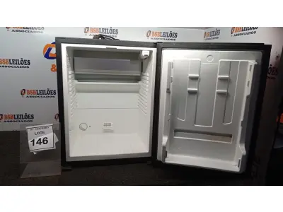 LOTE 146 - 01 FRIGOBAR MARCA DOMETIC. (NO ESTADO) ATENÇÃO! FAZER A VISITAÇÃO ANTES DE ARREMATAR, NÃO SABEMOS SE FUNCIONA, LEILÃO NÃO TEM GARANTIA E NEM DEVOLUÇÃO, SUJEITO A POSSÍVEIS AVARIAS VISÍVEIS/OCULTAS E/OU AUSÊNCIA DE COMPONENTES.