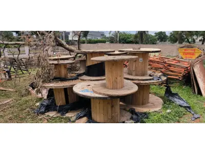 LOTE 142 - 01 LOTE COM CARRETÉIS EM MADEIRA TAMANHOS DIVERSOS. (NO ESTADO) ATENÇÃO! FAZER A VISITAÇÃO ANTES DE ARREMATAR, NÃO SABEMOS SE FUNCIONA, LEILÃO NÃO TEM GARANTIA E NEM DEVOLUÇÃO, SUJEITO A POSSÍVEIS AVARIAS VISÍVEIS/OCULTAS E/OU AUSÊNCIA DE COMPONENTES.