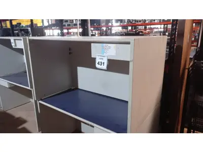 LOTE 431 - 02 MESAS DE ESCRITÓRIO COM 01 GAVETA CADA. (NO ESTADO) ATENÇÃO! FAZER A VISITAÇÃO ANTES DE ARREMATAR, NÃO SABEMOS SE FUNCIONA, LEILÃO NÃO TEM GARANTIA E NEM DEVOLUÇÃO, SUJEITO A POSSÍVEIS AVARIAS VISÍVEIS/OCULTAS E/OU AUSÊNCIA DE COMPONENTES.