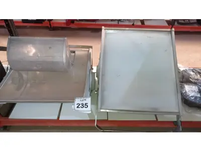 LOTE 235 - 03 LUMINÁRIAS TAMANHOS DIVERSOS. (NO ESTADO) ATENÇÃO! FAZER A VISITAÇÃO ANTES DE ARREMATAR, NÃO SABEMOS SE FUNCIONA, LEILÃO NÃO TEM GARANTIA E NEM DEVOLUÇÃO, SUJEITO A POSSÍVEIS AVARIAS VISÍVEIS/OCULTAS E/OU AUSÊNCIA DE COMPONENTES.