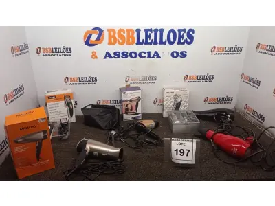 LOTE 197 - 01 BARBEADOR ELÉTRICO MARCA MALLORY, 01 MÁQUINA DE CORTAR CABELO MARCA MALLORY E 04 SECADORES DE CABELO DE MARCAS E MODELOS DIVERSOS. (NO ESTADO) ATENÇÃO! FAZER A VISITAÇÃO ANTES DE ARREMATAR, NÃO SABEMOS SE FUNCIONA, LEILÃO NÃO TEM GARANTIA E NEM DEVOLUÇÃO, SUJEITO A POSSÍVEIS AVARIAS VISÍVEIS/OCULTAS E/OU AUSÊNCIA DE COMPONENTES.
