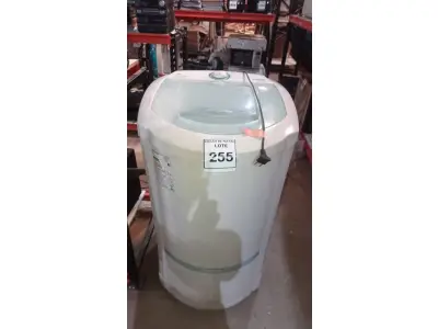 LOTE 255 - 01 LAVADORA AUTOMÁTICA 6KG 220V MARCA CONSUL. (NO ESTADO) ATENÇÃO! FAZER A VISITAÇÃO ANTES DE ARREMATAR, NÃO SABEMOS SE FUNCIONA, LEILÃO NÃO TEM GARANTIA E NEM DEVOLUÇÃO, SUJEITO A POSSÍVEIS AVARIAS VISÍVEIS/OCULTAS E/OU AUSÊNCIA DE COMPONENTES.