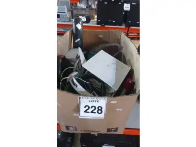 LOTE 228 - 01 LOTE COM NEBULIZADOR, APARELHO DE TELEFONE, VÁRIOS HEADPHONES E PERIFÉRICOS DIVERSOS. (NO ESTADO) ATENÇÃO! FAZER A VISITAÇÃO ANTES DE ARREMATAR, NÃO SABEMOS SE FUNCIONA, LEILÃO NÃO TEM GARANTIA E NEM DEVOLUÇÃO, SUJEITO A POSSÍVEIS AVARIAS VISÍVEIS/OCULTAS E/OU AUSÊNCIA DE COMPONENTES.