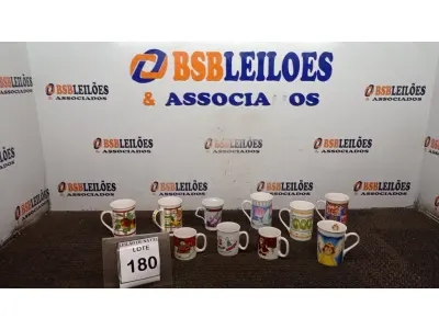 LOTE 180 - 03 XÍCARAS DECORATIVAS E 07 CANECAS DECORATIVAS. (NO ESTADO) ATENÇÃO! FAZER A VISITAÇÃO ANTES DE ARREMATAR, NÃO SABEMOS SE FUNCIONA, LEILÃO NÃO TEM GARANTIA E NEM DEVOLUÇÃO, SUJEITO A POSSÍVEIS AVARIAS VISÍVEIS/OCULTAS E/OU AUSÊNCIA DE COMPONENTES.