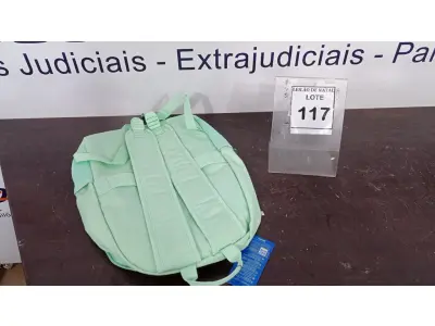 LOTE 117 - 01 MOCHILA MARCA GOCASE NA COR VERDE CLARO. (NO ESTADO) ATENÇÃO! FAZER A VISITAÇÃO ANTES DE ARREMATAR, NÃO SABEMOS SE FUNCIONA, LEILÃO NÃO TEM GARANTIA E NEM DEVOLUÇÃO, SUJEITO A POSSÍVEIS AVARIAS VISÍVEIS/OCULTAS E/OU AUSÊNCIA DE COMPONENTES.