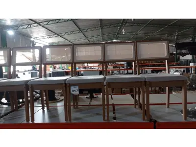 LOTE 017 - 06 CADEIRAS DE MADEIRA COM ASSENTO ALMOFADADO. (NO ESTADO) ATENÇÃO! FAZER A VISITAÇÃO ANTES DE ARREMATAR, NÃO SABEMOS SE FUNCIONA, LEILÃO NÃO TEM GARANTIA E NEM DEVOLUÇÃO, SUJEITO A POSSÍVEIS AVARIAS VISÍVEIS/OCULTAS E/OU AUSÊNCIA DE COMPONENTES.