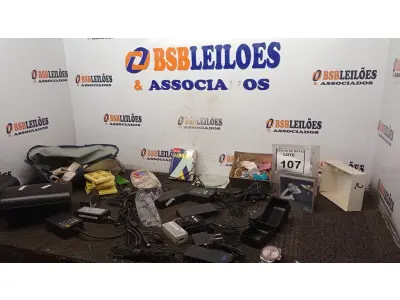 LOTE 107 - 01 LOTE COM FONTES PARA NOTEBOOKS, 01 RELÓGIO DE PULSO SECULUS, 01 RELÓGIO ORION SOL E LUA , 02 CAIXAS ACÚSTICAS INNDOR, BRINCOS E MATERIAIS PARA ESCRITÓRIO.  (NO ESTADO) ATENÇÃO! FAZER A VISITAÇÃO ANTES DE ARREMATAR, NÃO SABEMOS SE FUNCIONA, LEILÃO NÃO TEM GARANTIA E NEM DEVOLUÇÃO, SUJEITO A POSSÍVEIS AVARIAS VISÍVEIS/OCULTAS E/OU AUSÊNCIA DE COMPONENTES.