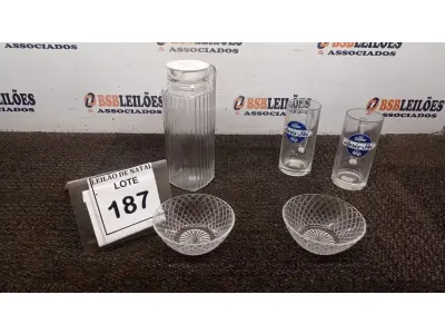 LOTE 187 - 02 COPOS PARA CHOPP, 01 JARRA DE VIDRO E 02 VASILHAS DE VIDRO. (NO ESTADO) ATENÇÃO! FAZER A VISITAÇÃO ANTES DE ARREMATAR, NÃO SABEMOS SE FUNCIONA, LEILÃO NÃO TEM GARANTIA E NEM DEVOLUÇÃO, SUJEITO A POSSÍVEIS AVARIAS VISÍVEIS/OCULTAS E/OU AUSÊNCIA DE COMPONENTES.