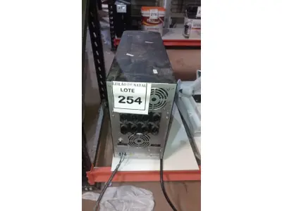 LOTE 254 - 01 NOBREAK MARCA SMS. (NO ESTADO) ATENÇÃO! FAZER A VISITAÇÃO ANTES DE ARREMATAR, NÃO SABEMOS SE FUNCIONA, LEILÃO NÃO TEM GARANTIA E NEM DEVOLUÇÃO, SUJEITO A POSSÍVEIS AVARIAS VISÍVEIS/OCULTAS E/OU AUSÊNCIA DE COMPONENTES.