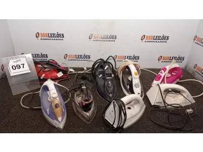 LOTE 097 - 08 FERROS DE PASSAR ROUPAS MARCAS E MODELOS DIVERSOS. (NO ESTADO) ATENÇÃO! FAZER A VISITAÇÃO ANTES DE ARREMATAR, NÃO SABEMOS SE FUNCIONA, LEILÃO NÃO TEM GARANTIA E NEM DEVOLUÇÃO, SUJEITO A POSSÍVEIS AVARIAS VISÍVEIS/OCULTAS E/OU AUSÊNCIA DE COMPONENTES.