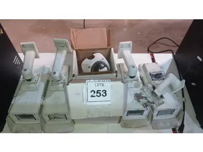 LOTE 253 - 07 CÂMERAS DE MONITORAMENTO MARCAS AXIS E AVIGILON. (NO ESTADO) ATENÇÃO! FAZER A VISITAÇÃO ANTES DE ARREMATAR, NÃO SABEMOS SE FUNCIONA, LEILÃO NÃO TEM GARANTIA E NEM DEVOLUÇÃO, SUJEITO A POSSÍVEIS AVARIAS VISÍVEIS/OCULTAS E/OU AUSÊNCIA DE COMPONENTES.