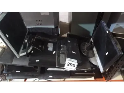 LOTE 290 - 01 LOTE COM VÁRIOS MONITORES DE MARCAS E MODELOS DIVERSOS. (NO ESTADO) ATENÇÃO! FAZER A VISITAÇÃO ANTES DE ARREMATAR, NÃO SABEMOS SE FUNCIONA, LEILÃO NÃO TEM GARANTIA E NEM DEVOLUÇÃO, SUJEITO A POSSÍVEIS AVARIAS VISÍVEIS/OCULTAS E/OU AUSÊNCIA DE COMPONENTES.