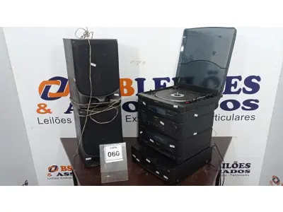 LOTE 060 - 01 CD PLAYER E 01 APARELHO DE SOM 3X1 COM 02 CAIXAS MARCA PHILIPS. (NO ESTADO) ATENÇÃO! FAZER A VISITAÇÃO ANTES DE ARREMATAR, NÃO SABEMOS SE FUNCIONA, LEILÃO NÃO TEM GARANTIA E NEM DEVOLUÇÃO, SUJEITO A POSSÍVEIS AVARIAS VISÍVEIS/OCULTAS E/OU AUSÊNCIA DE COMPONENTES.