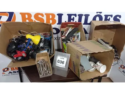 LOTE 036 - 01 LOTE COM FORMICIDA, MAÇANETAS, CONTROLES REMOTOS DIVERSOS, CÂMERAS DE VIGILÂNCIA, CABOS E FONTES DIVERSAS E PERIFÉRICOS. (NO ESTADO) ATENÇÃO! FAZER A VISITAÇÃO ANTES DE ARREMATAR, NÃO SABEMOS SE FUNCIONA, LEILÃO NÃO TEM GARANTIA E NEM DEVOLUÇÃO, SUJEITO A POSSÍVEIS AVARIAS VISÍVEIS/OCULTAS E/OU AUSÊNCIA DE COMPONENTES.