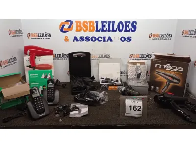 LOTE 162 - 02 APARELHOS TELEFÔNICOS, 02 SECADORES DE CABELO E 04 MÁQUINAS DE CORTAR CABELO DE MARCAS E MODELOS DIVERSOS. (NO ESTADO) ATENÇÃO! FAZER A VISITAÇÃO ANTES DE ARREMATAR, NÃO SABEMOS SE FUNCIONA, LEILÃO NÃO TEM GARANTIA E NEM DEVOLUÇÃO, SUJEITO A POSSÍVEIS AVARIAS VISÍVEIS/OCULTAS E/OU AUSÊNCIA DE COMPONENTES.