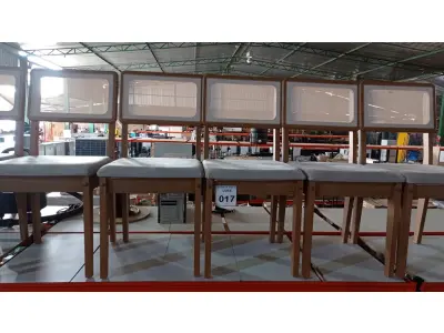 LOTE 017 - 06 CADEIRAS DE MADEIRA COM ASSENTO ALMOFADADO. (NO ESTADO) ATENÇÃO! FAZER A VISITAÇÃO ANTES DE ARREMATAR, NÃO SABEMOS SE FUNCIONA, LEILÃO NÃO TEM GARANTIA E NEM DEVOLUÇÃO, SUJEITO A POSSÍVEIS AVARIAS VISÍVEIS/OCULTAS E/OU AUSÊNCIA DE COMPONENTES.