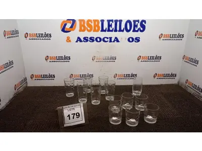 LOTE 179 - 13 COPOS DE VIDRO MODELOS DIVERSOS. (NO ESTADO) ATENÇÃO! FAZER A VISITAÇÃO ANTES DE ARREMATAR, NÃO SABEMOS SE FUNCIONA, LEILÃO NÃO TEM GARANTIA E NEM DEVOLUÇÃO, SUJEITO A POSSÍVEIS AVARIAS VISÍVEIS/OCULTAS E/OU AUSÊNCIA DE COMPONENTES.