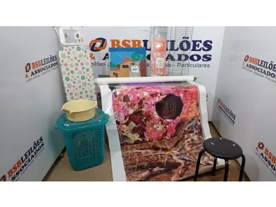 LOTE 042 - 01 CESTO DE ROUPAS, 01 BANCO, 01 SUPORTE DE PAREDE, 01 TÁBUA DE PASSAR E 01 ADESIVO GRANDE COM FOTOS DE ANIMAIS. (NO ESTADO) ATENÇÃO! FAZER A VISITAÇÃO ANTES DE ARREMATAR, NÃO SABEMOS SE FUNCIONA, LEILÃO NÃO TEM GARANTIA E NEM DEVOLUÇÃO, SUJEITO A POSSÍVEIS AVARIAS VISÍVEIS/OCULTAS E/OU AUSÊNCIA DE COMPONENTES.