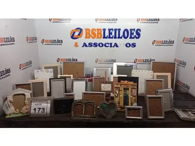 LOTE 173 - 01 LOTE COM GRANDE QUANTIDADE DE PORTA RETRATOS. (NO ESTADO) ATENÇÃO! FAZER A VISITAÇÃO ANTES DE ARREMATAR, NÃO SABEMOS SE FUNCIONA, LEILÃO NÃO TEM GARANTIA E NEM DEVOLUÇÃO, SUJEITO A POSSÍVEIS AVARIAS VISÍVEIS/OCULTAS E/OU AUSÊNCIA DE COMPONENTES.