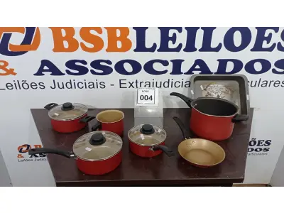 LOTE 004 - 01 JOGO DE PANELAS. (NO ESTADO) ATENÇÃO! FAZER A VISITAÇÃO ANTES DE ARREMATAR, NÃO SABEMOS SE FUNCIONA, LEILÃO NÃO TEM GARANTIA E NEM DEVOLUÇÃO, SUJEITO A POSSÍVEIS AVARIAS VISÍVEIS/OCULTAS E/OU AUSÊNCIA DE COMPONENTES.