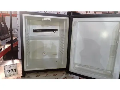 LOTE 231 - 01 FRIGOBAR. (NO ESTADO) ATENÇÃO! FAZER A VISITAÇÃO ANTES DE ARREMATAR, NÃO SABEMOS SE FUNCIONA, LEILÃO NÃO TEM GARANTIA E NEM DEVOLUÇÃO, SUJEITO A POSSÍVEIS AVARIAS VISÍVEIS/OCULTAS E/OU AUSÊNCIA DE COMPONENTES.