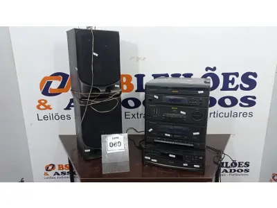 LOTE 060 - 01 CD PLAYER E 01 APARELHO DE SOM 3X1 COM 02 CAIXAS MARCA PHILIPS. (NO ESTADO) ATENÇÃO! FAZER A VISITAÇÃO ANTES DE ARREMATAR, NÃO SABEMOS SE FUNCIONA, LEILÃO NÃO TEM GARANTIA E NEM DEVOLUÇÃO, SUJEITO A POSSÍVEIS AVARIAS VISÍVEIS/OCULTAS E/OU AUSÊNCIA DE COMPONENTES.