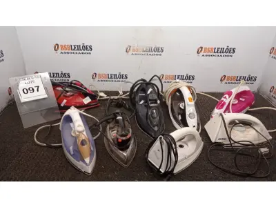 LOTE 097 - 08 FERROS DE PASSAR ROUPAS MARCAS E MODELOS DIVERSOS. (NO ESTADO) ATENÇÃO! FAZER A VISITAÇÃO ANTES DE ARREMATAR, NÃO SABEMOS SE FUNCIONA, LEILÃO NÃO TEM GARANTIA E NEM DEVOLUÇÃO, SUJEITO A POSSÍVEIS AVARIAS VISÍVEIS/OCULTAS E/OU AUSÊNCIA DE COMPONENTES.