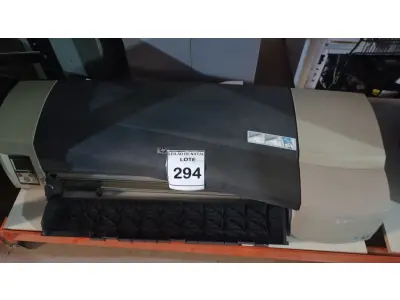 LOTE 294 - 01 PLOTTER DE MESA MODELO DESIGNJET 111 MARCA HP. (NO ESTADO) ATENÇÃO! FAZER A VISITAÇÃO ANTES DE ARREMATAR, NÃO SABEMOS SE FUNCIONA, LEILÃO NÃO TEM GARANTIA E NEM DEVOLUÇÃO, SUJEITO A POSSÍVEIS AVARIAS VISÍVEIS/OCULTAS E/OU AUSÊNCIA DE COMPONENTES.