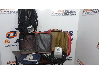 LOTE 009 - 02 MALAS COM RODINHAS E 03 BOLSAS. (NO ESTADO) ATENÇÃO! FAZER A VISITAÇÃO ANTES DE ARREMATAR, NÃO SABEMOS SE FUNCIONA, LEILÃO NÃO TEM GARANTIA E NEM DEVOLUÇÃO, SUJEITO A POSSÍVEIS AVARIAS VISÍVEIS/OCULTAS E/OU AUSÊNCIA DE COMPONENTES.