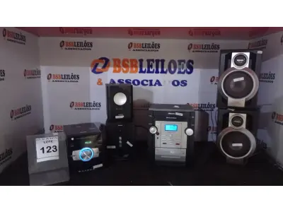 LOTE 123 - 01 MP3-CD PALYBACK COM 02 CAIXAS MARCA PHILIPS, 01 MICRO SYSTEM COM DVD E 01 MULTIMIDIA SPEAKER MARCA MULTILASER. (NO ESTADO) ATENÇÃO! FAZER A VISITAÇÃO ANTES DE ARREMATAR, NÃO SABEMOS SE FUNCIONA, LEILÃO NÃO TEM GARANTIA E NEM DEVOLUÇÃO, SUJEITO A POSSÍVEIS AVARIAS VISÍVEIS/OCULTAS E/OU AUSÊNCIA DE COMPONENTES.