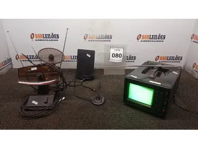LOTE 080 - 01 TV AM/FM RADIO 5’’ COLORIDA MARCA SPECTRUM E 03 ANTENAS. (NO ESTADO) ATENÇÃO! FAZER A VISITAÇÃO ANTES DE ARREMATAR, NÃO SABEMOS SE FUNCIONA, LEILÃO NÃO TEM GARANTIA E NEM DEVOLUÇÃO, SUJEITO A POSSÍVEIS AVARIAS VISÍVEIS/OCULTAS E/OU AUSÊNCIA DE COMPONENTES.