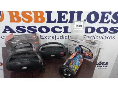 LOTE 039 - 03 CAIXAS DE SOM MARCA MODIAL. (NO ESTADO) ATENÇÃO! FAZER A VISITAÇÃO ANTES DE ARREMATAR, NÃO SABEMOS SE FUNCIONA, LEILÃO NÃO TEM GARANTIA E NEM DEVOLUÇÃO, SUJEITO A POSSÍVEIS AVARIAS VISÍVEIS/OCULTAS E/OU AUSÊNCIA DE COMPONENTES.