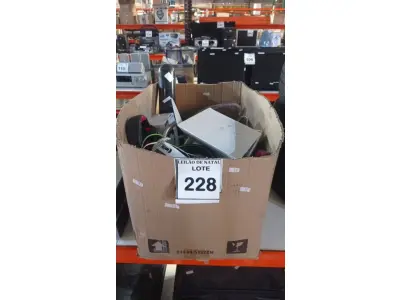 LOTE 228 - 01 LOTE COM NEBULIZADOR, APARELHO DE TELEFONE, VÁRIOS HEADPHONES E PERIFÉRICOS DIVERSOS. (NO ESTADO) ATENÇÃO! FAZER A VISITAÇÃO ANTES DE ARREMATAR, NÃO SABEMOS SE FUNCIONA, LEILÃO NÃO TEM GARANTIA E NEM DEVOLUÇÃO, SUJEITO A POSSÍVEIS AVARIAS VISÍVEIS/OCULTAS E/OU AUSÊNCIA DE COMPONENTES.