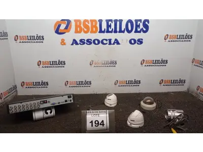 LOTE 194 - 01 DVR MARCA INTELBRAS MODELO VD 3016 E 04CAMERAS DE MONITORAMENTO. (NO ESTADO) ATENÇÃO! FAZER A VISITAÇÃO ANTES DE ARREMATAR, NÃO SABEMOS SE FUNCIONA, LEILÃO NÃO TEM GARANTIA E NEM DEVOLUÇÃO, SUJEITO A POSSÍVEIS AVARIAS VISÍVEIS/OCULTAS E/OU AUSÊNCIA DE COMPONENTES.