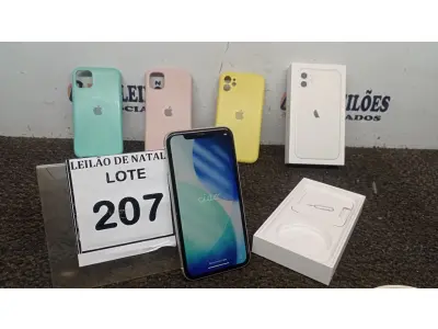 LOTE 207 - 01 IPHONE 11 64GB BRANCO SERIE: 351082463788482, CARREGADOR E 03 CAPINHAS. (NO ESTADO) ATENÇÃO! FAZER A VISITAÇÃO ANTES DE ARREMATAR, NÃO SABEMOS SE FUNCIONA, LEILÃO NÃO TEM GARANTIA E NEM DEVOLUÇÃO, SUJEITO A POSSÍVEIS AVARIAS VISÍVEIS/OCULTAS E/OU AUSÊNCIA DE COMPONENTES.