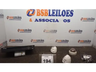 LOTE 194 - 01 DVR MARCA INTELBRAS MODELO VD 3016 E 04CAMERAS DE MONITORAMENTO. (NO ESTADO) ATENÇÃO! FAZER A VISITAÇÃO ANTES DE ARREMATAR, NÃO SABEMOS SE FUNCIONA, LEILÃO NÃO TEM GARANTIA E NEM DEVOLUÇÃO, SUJEITO A POSSÍVEIS AVARIAS VISÍVEIS/OCULTAS E/OU AUSÊNCIA DE COMPONENTES.